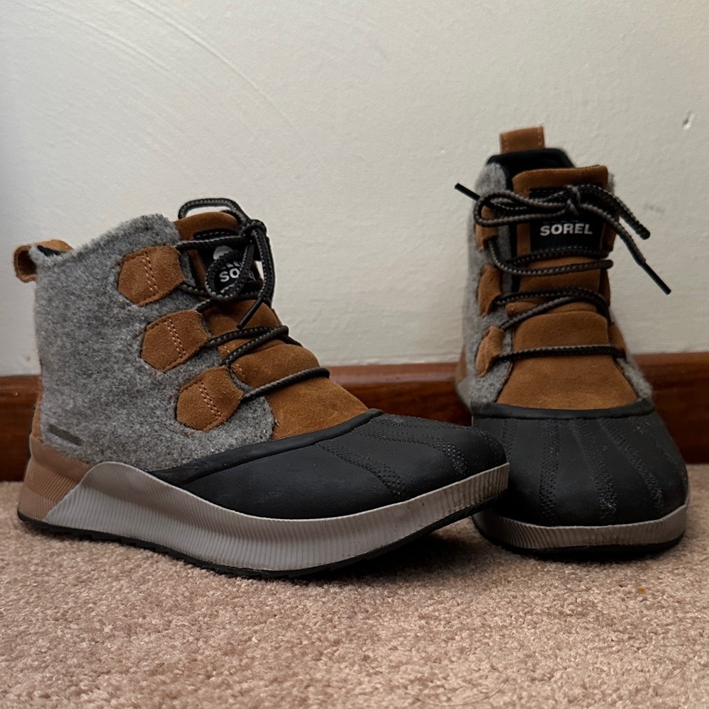 Sorel Black and Tan Winter Boots